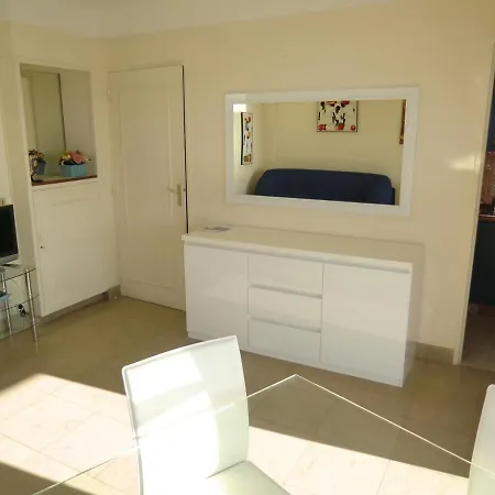 Cannes, 2 Pieces, 4 Personnes - Fr-1-470-20 *